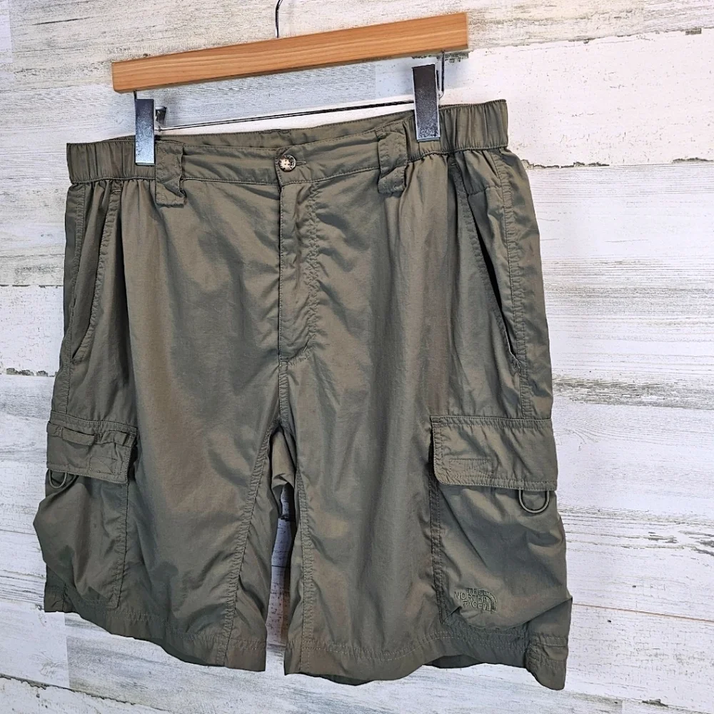 The North Face Mens Cargo Shorts Large Green Outdoor Adventure Nylon Hiking